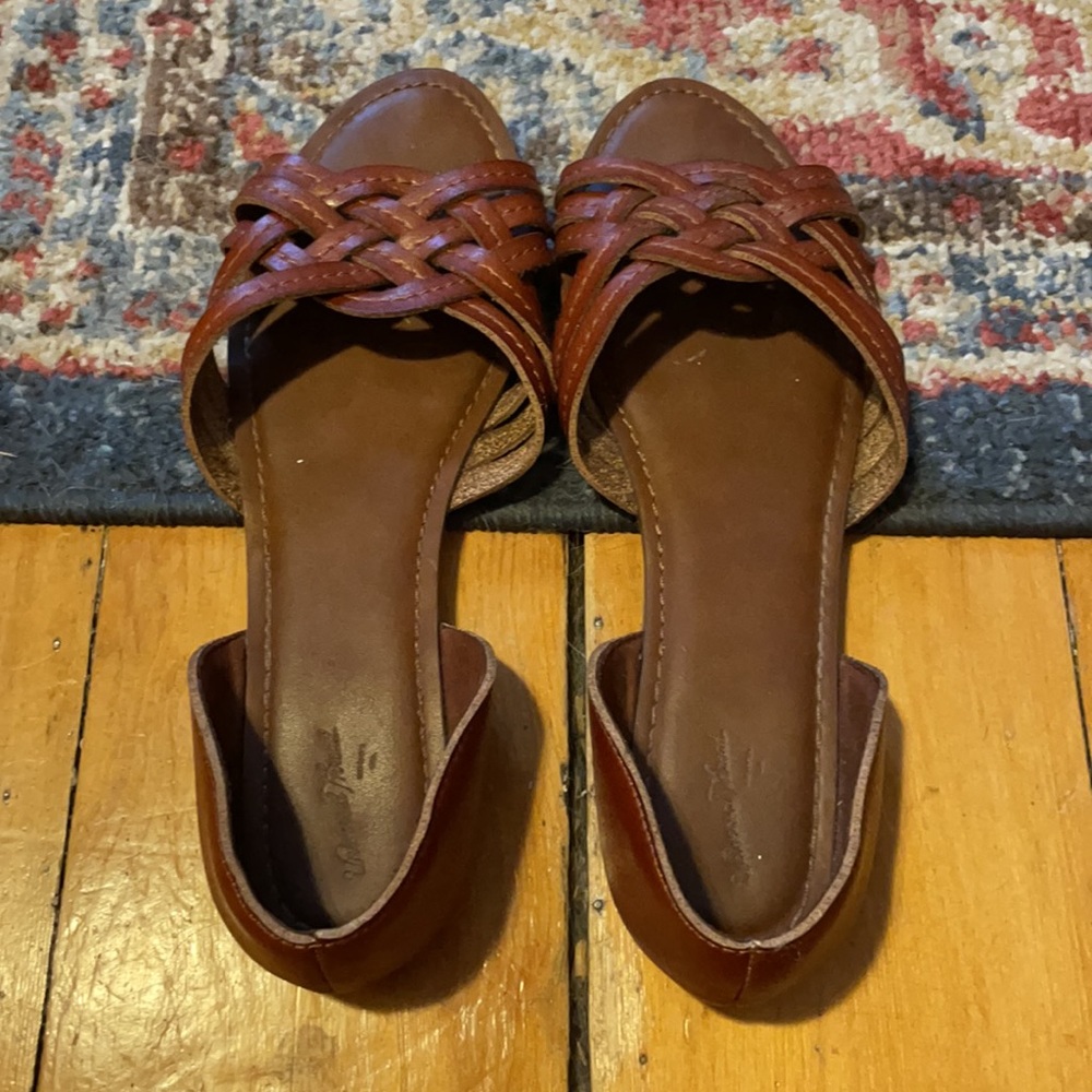 Universal Thread Flats - Picture 4 of 4